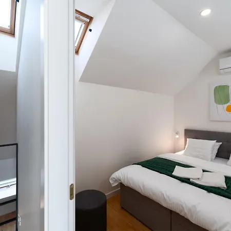 Two-Level 3Br Apartment With A Terrace I Ac I Balcony I Vltava River