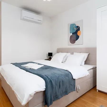 Two-Level 3Br Apartment With A Terrace I Ac I Balcony I Vltava River *
