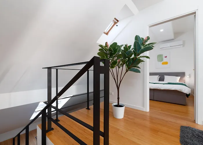 Two-level With A Terrace Near The Vltava River Praga