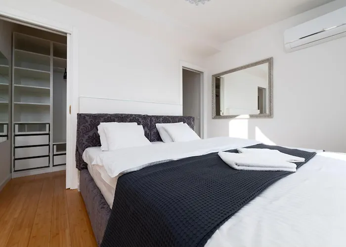 Two-level With A Terrace Near The Vltava River Apartament Praga