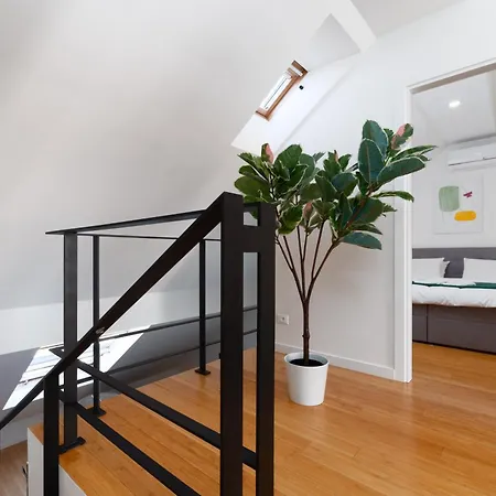 Two-level With A Terrace Near The Vltava River Praha