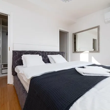 Two-level With A Terrace Near The Vltava River Apartament Praga