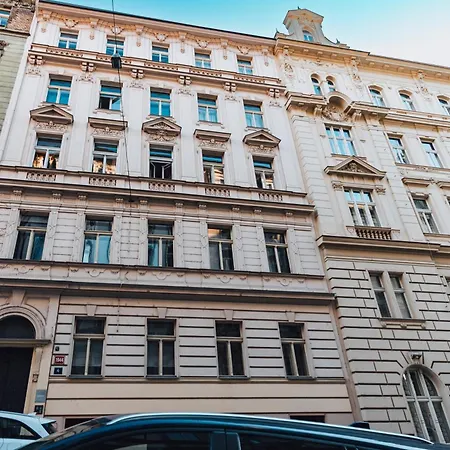 Two-level With A Terrace Near The Vltava River Praga